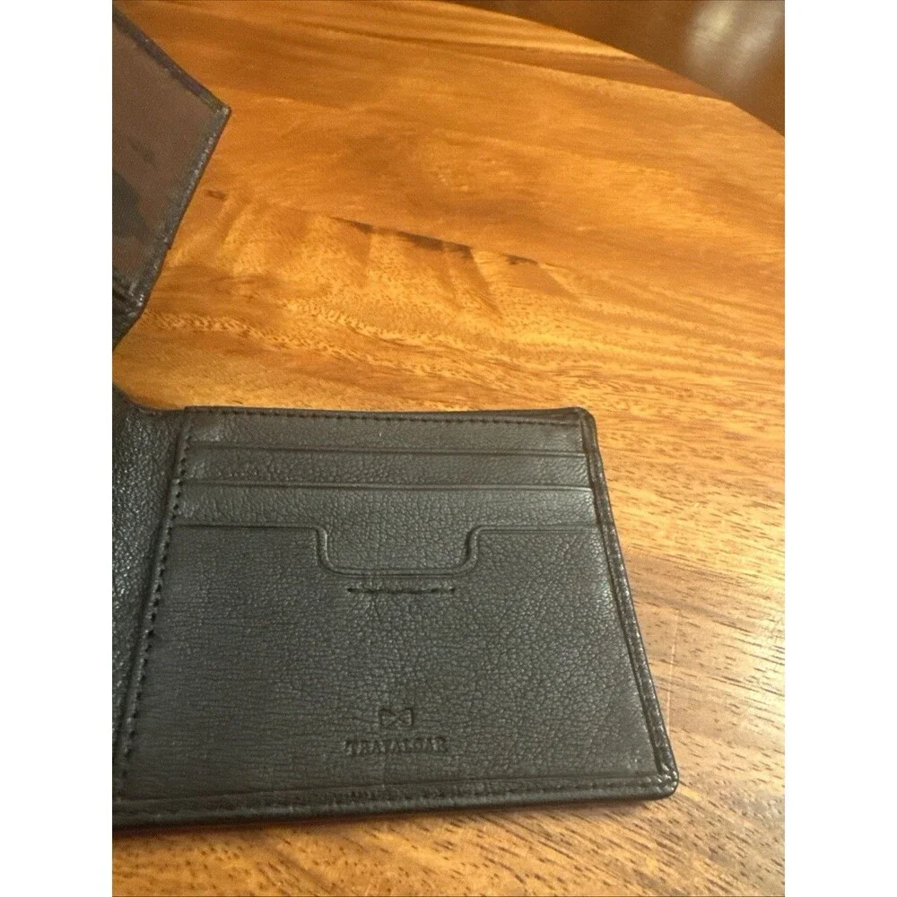 Trafalgar Genuine Leather Bi Fold Wallet ID Window Credit Card Case Holder Brown